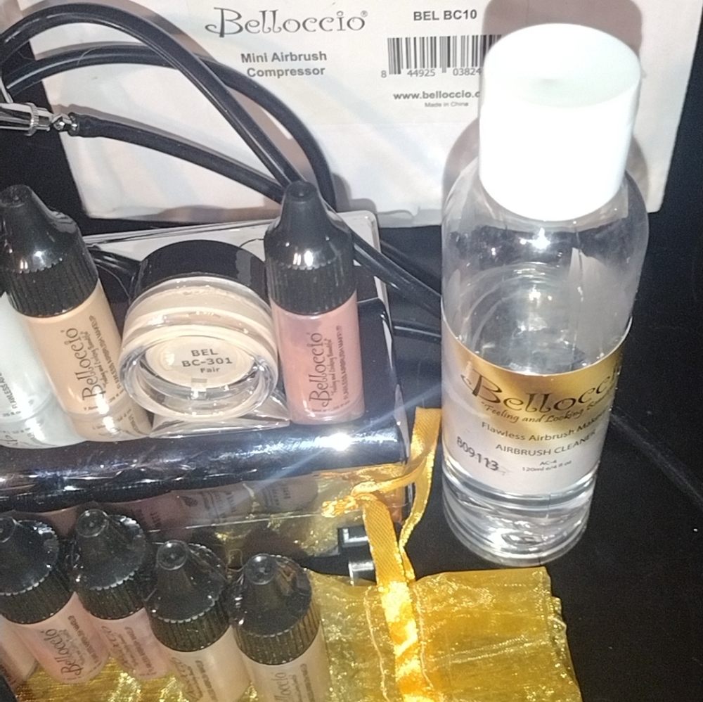 Belloccio Airbrush set with foundation and setting spray.